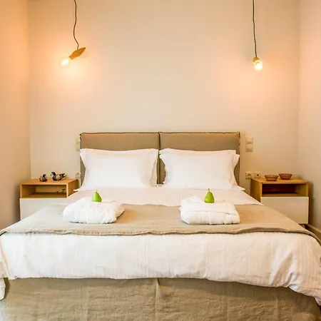 Sleeps 6 With Pool And Air Con Kato Gatzea