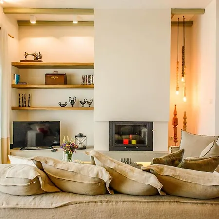 Vila Sleeps 6 With Pool And Air Con *