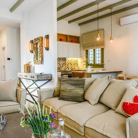 Sleeps 6 With Pool And Air Con
