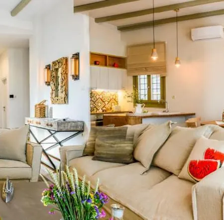 Sleeps 6 With Pool And Air Con Vila
