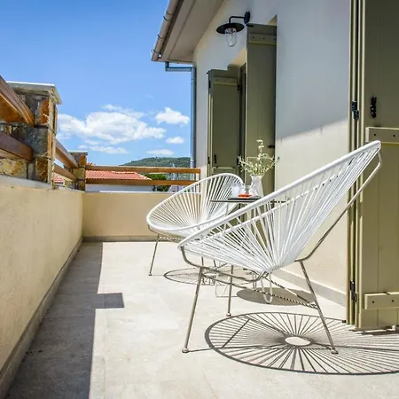 Sleeps 6 With Pool And Air Con Kato Gatzea