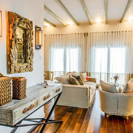 Sleeps 6 With Pool And Air Con * Kato Gatzea