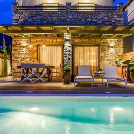 Sleeps 6 With Pool And Air Con * Kato Gatzea
