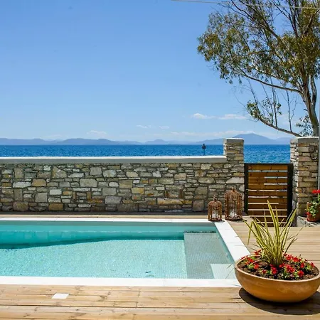 Vila Sleeps 6 With Pool And Air Con
