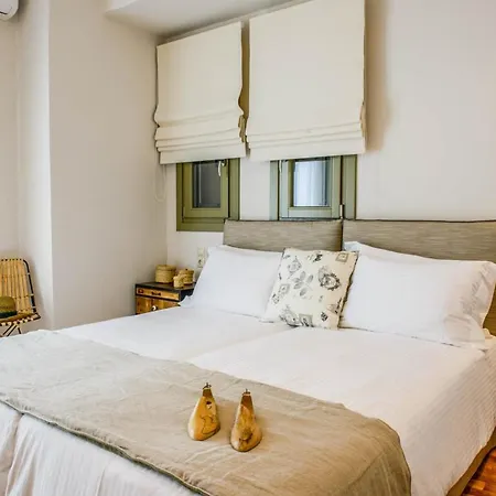 Sleeps 6 With Pool And Air Con